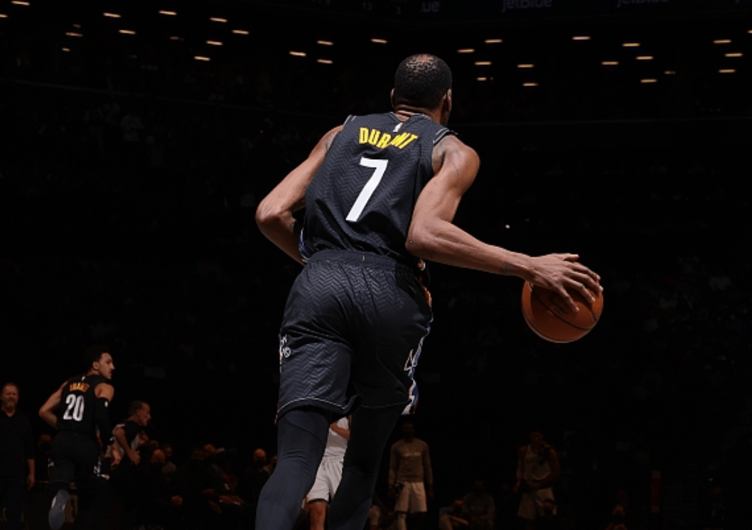 包含悬念拉满的篮球战全程直播捕捉反转名场面的词条  第2张