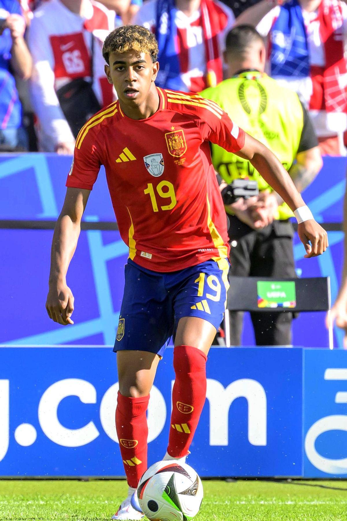 关于欧美超级杯确定明年3月份进行亚马尔有望首次对阵梅西的信息  第2张