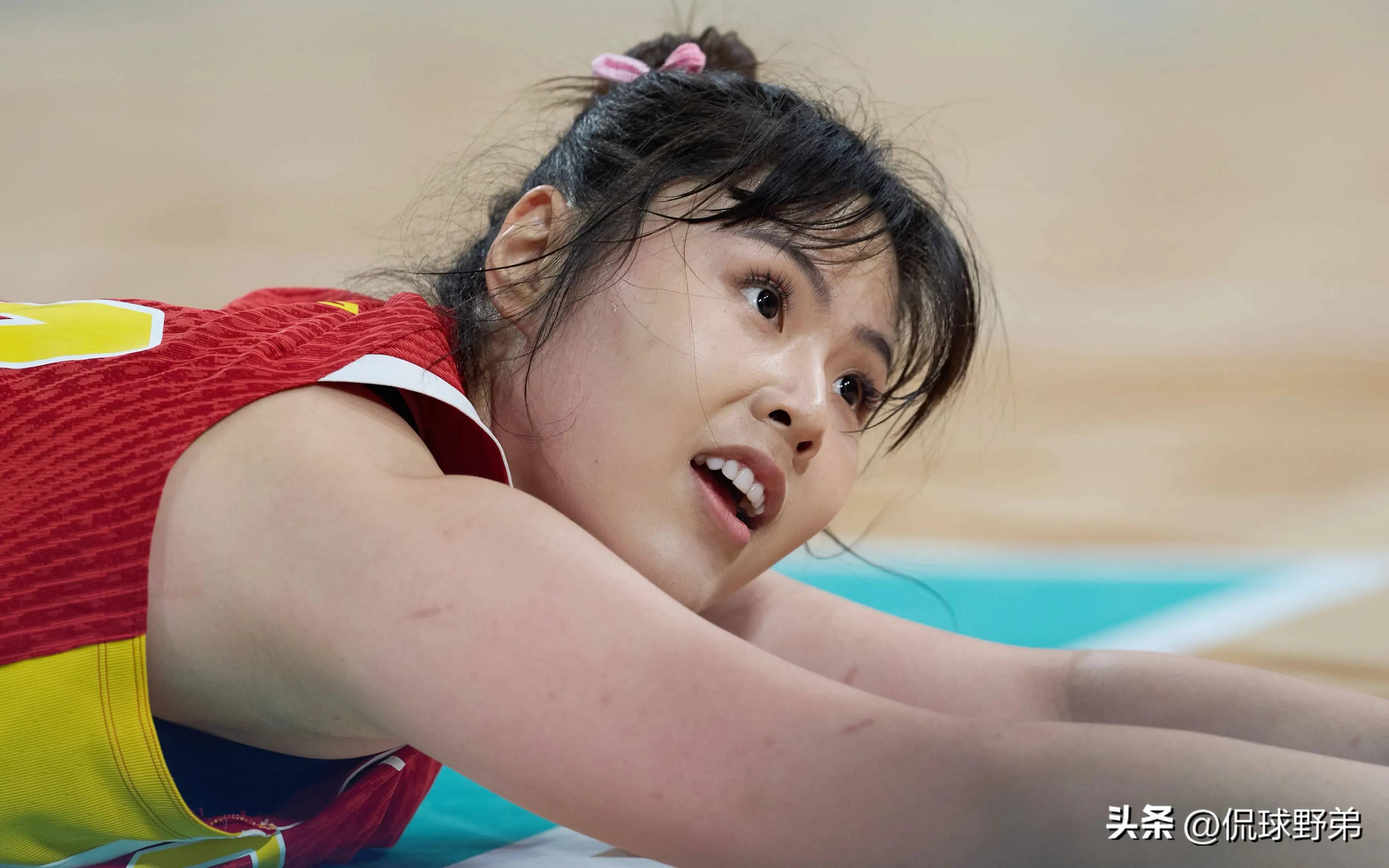 李月汝左膝戴厚实护具现身训练营预计赶上全运会赛事的简单介绍  第1张