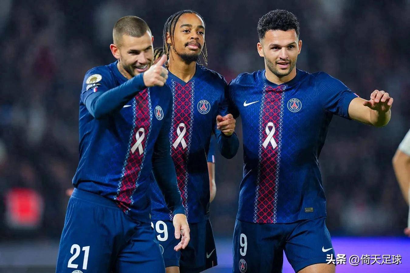 包含巴黎圣日耳曼计划与帕乔续约球员已成为球队后防核心的词条