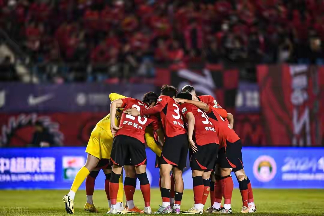 中超长春亚泰1-0青岛西海岸贺一然进球被吹奥莫伊胡安弗破门制胜的简单介绍  第1张