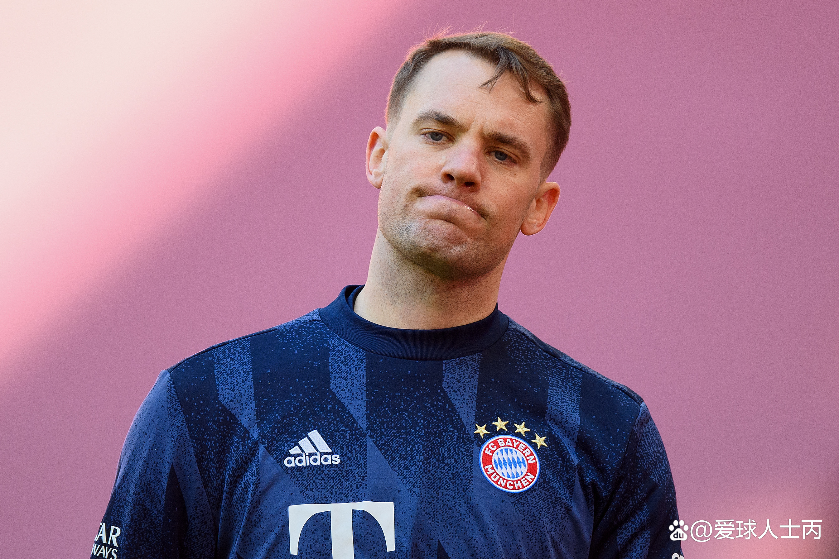 拜仁计划与诺伊尔续约1年将合同延长至2027年的简单介绍  第1张