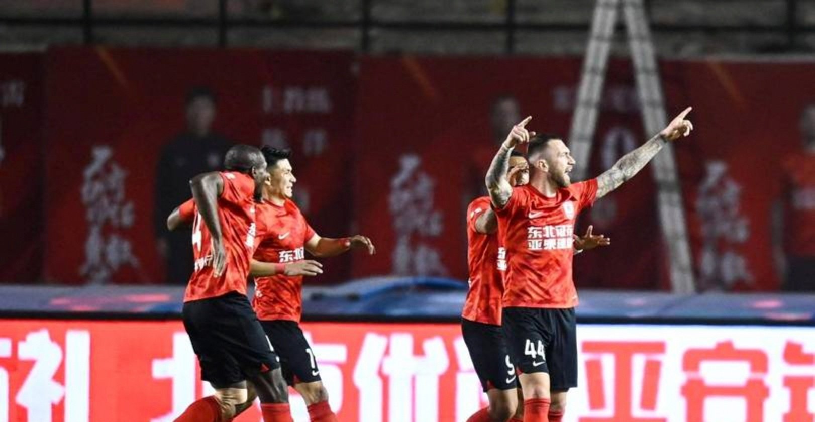 青岛海牛前锋萨里奇当选中超第28轮最佳球员戴帽助队客胜北京国安的简单介绍  第1张