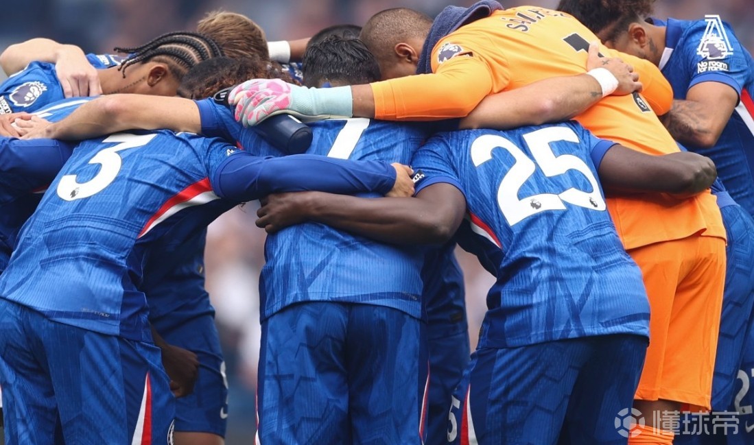 热刺加入哈维西蒙斯竞争切尔西也对球员有意 第1张 热刺加入哈维西蒙斯竞争切尔西也对球员有意 第1张