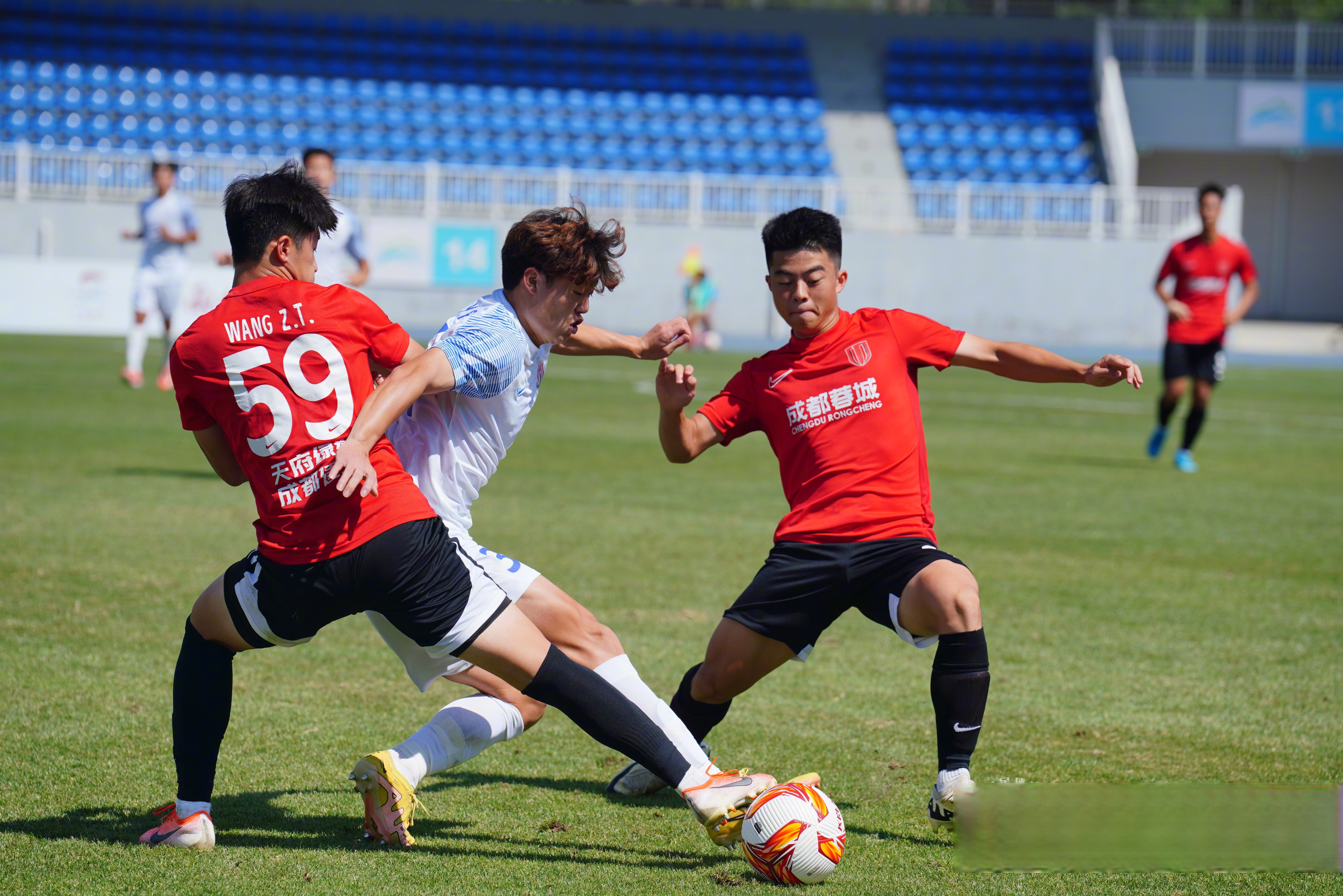 关于媒体人：申花国脚与球队会合未参加合练的信息