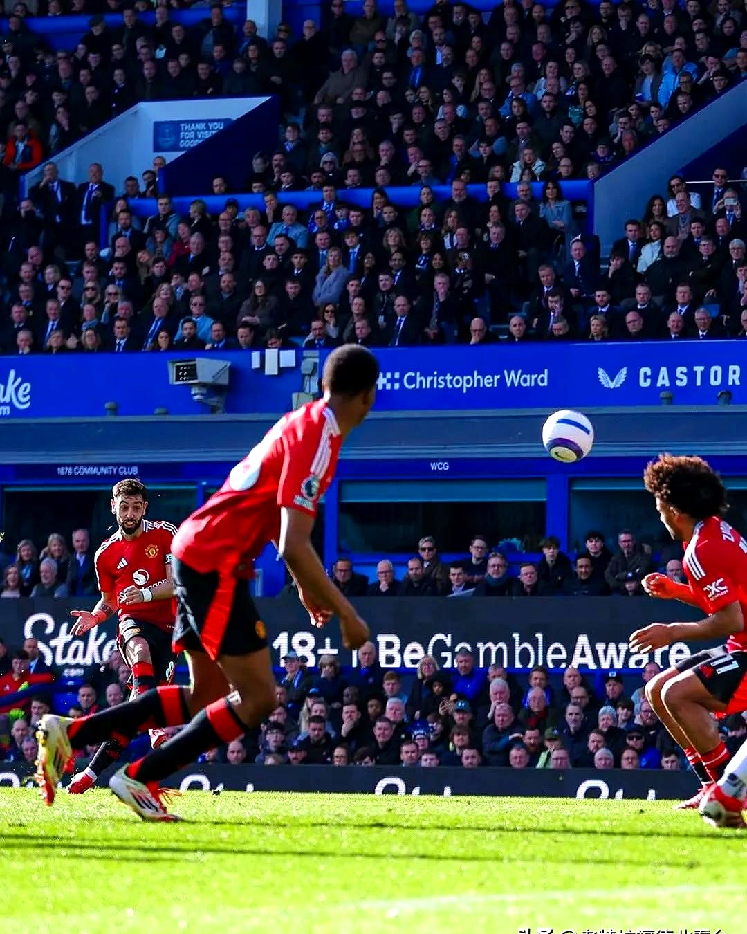 英超曼联3-2伯恩利姆伯莫破门B-费补时点杀的简单介绍 第2张 英超曼联3-2伯恩利姆伯莫破门B-费补时点杀的简单介绍 第2张