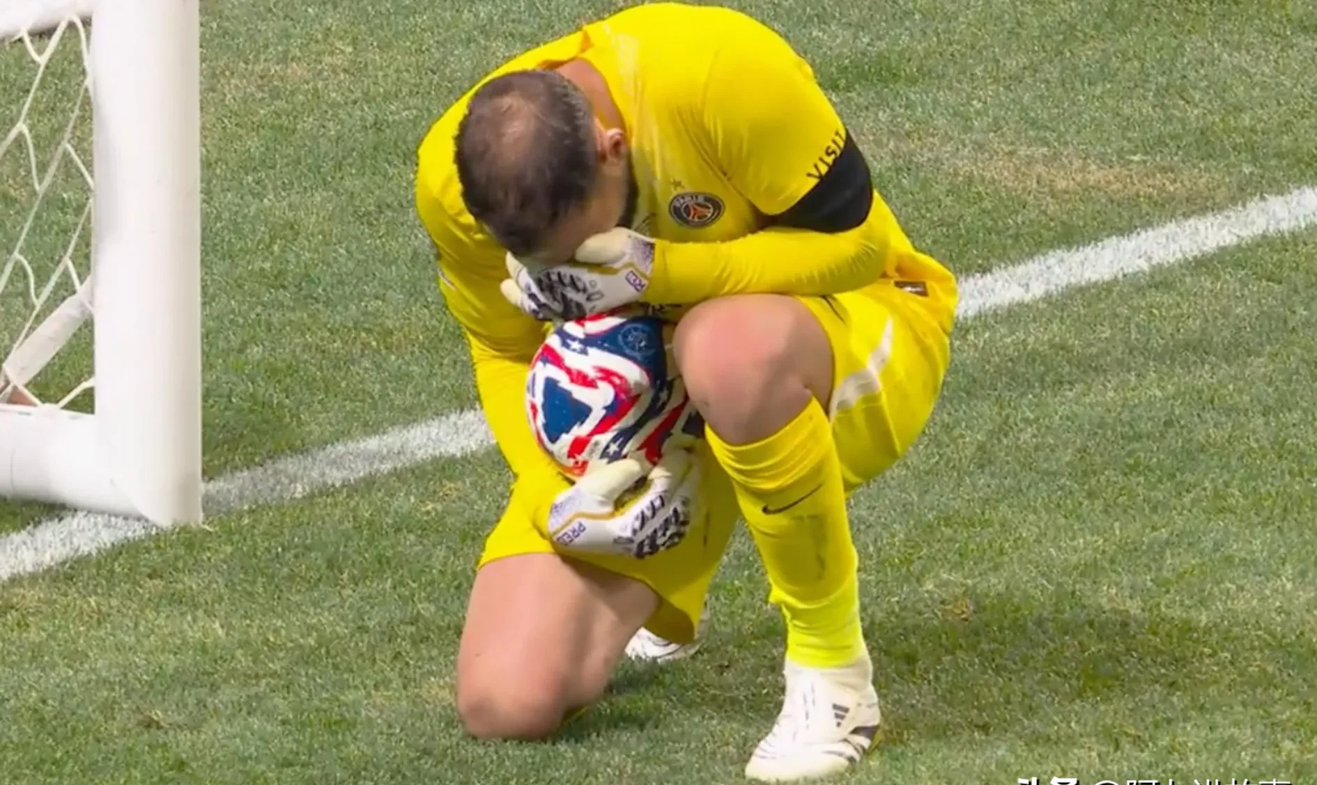 曝卡瓦尼大概率会缺席战拜仁遭遇小腿伤势困扰的简单介绍 第2张 曝卡瓦尼大概率会缺席战拜仁遭遇小腿伤势困扰的简单介绍 第2张