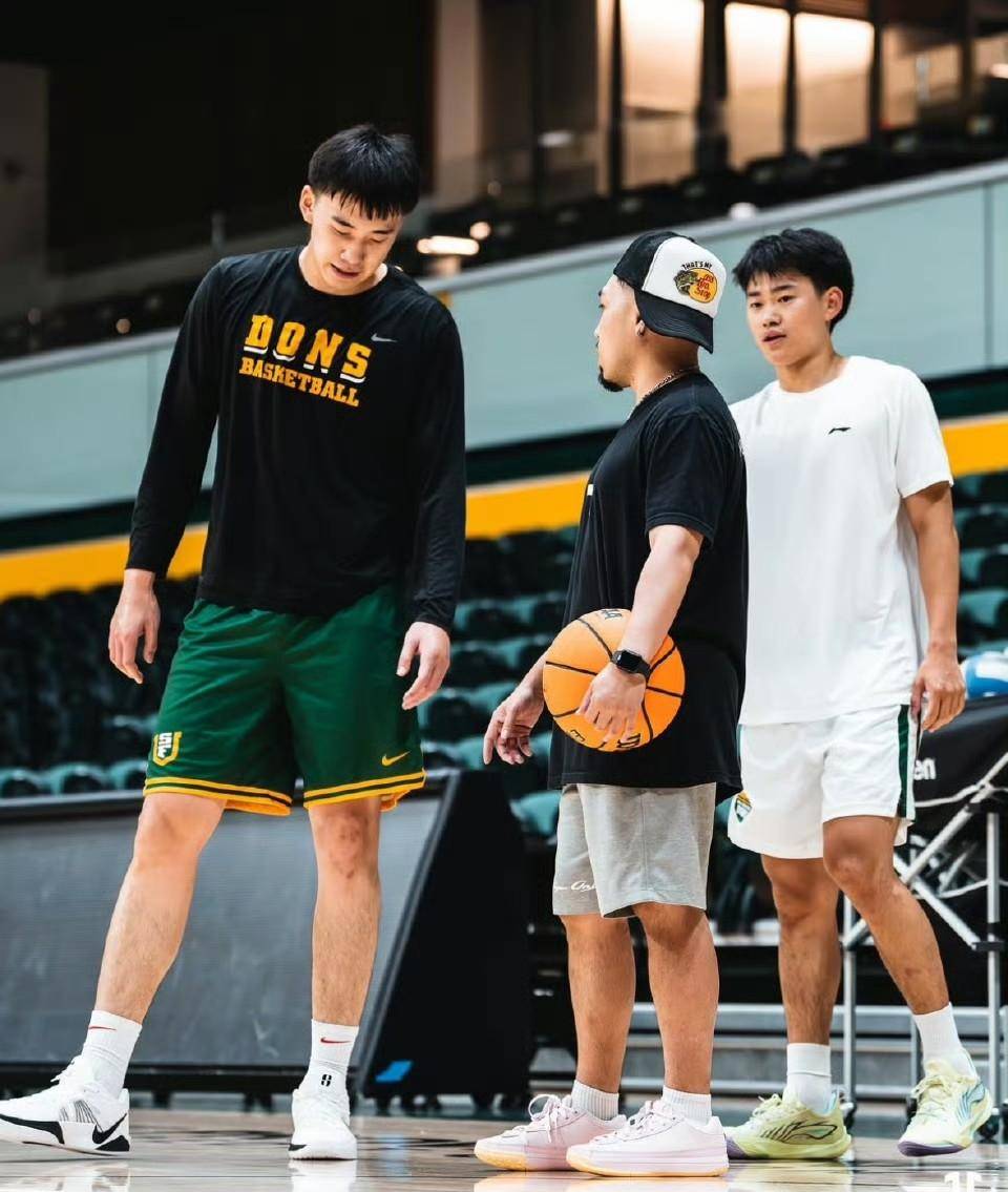 中国男篮杭州热身赛2连胜王俊杰轰下16分3板2助的简单介绍 第1张 中国男篮杭州热身赛2连胜王俊杰轰下16分3板2助的简单介绍 第1张