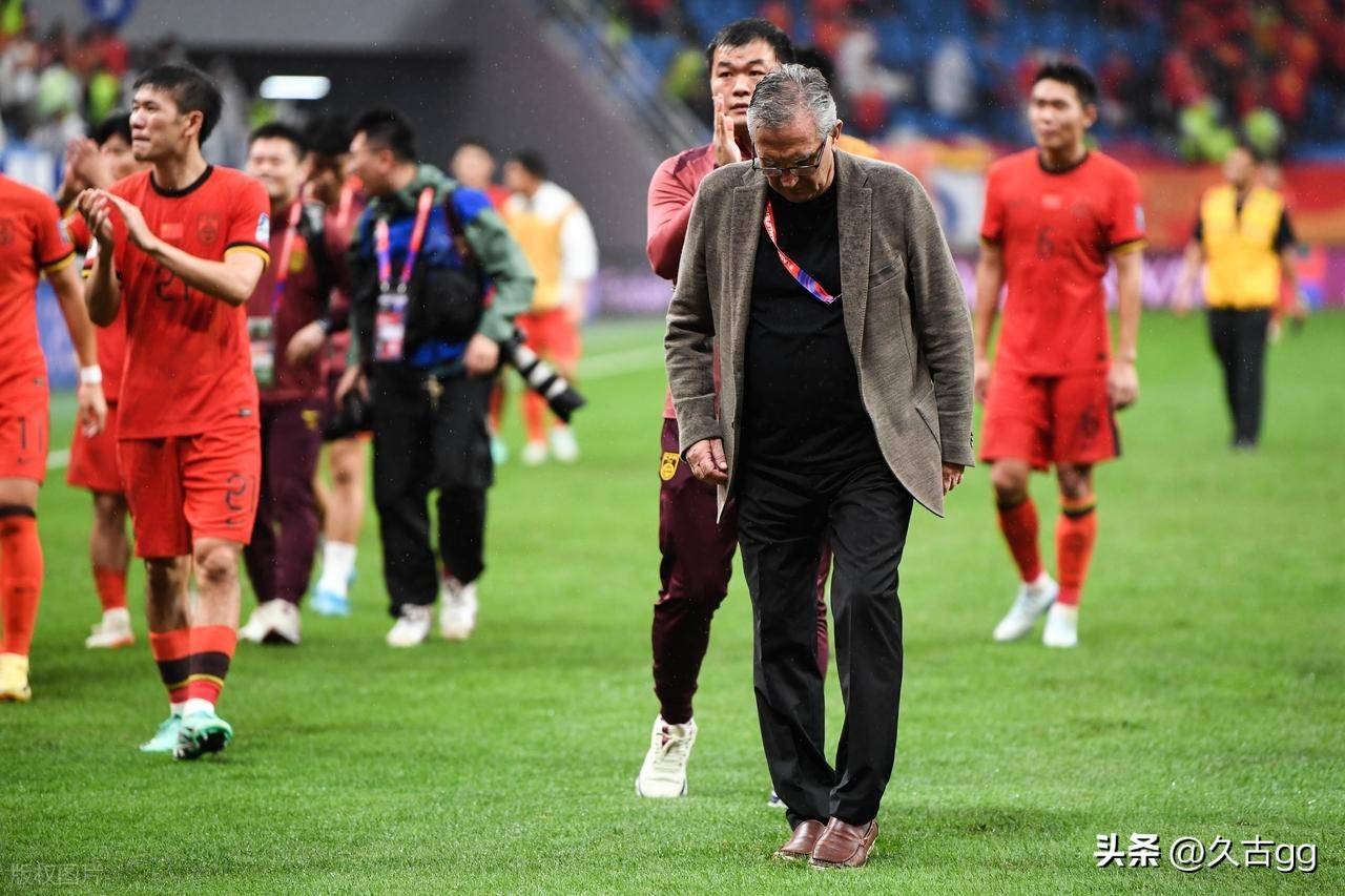关于单后腰与用人混乱是国足失利主要原因伊万科维奇需承担主要责任的信息