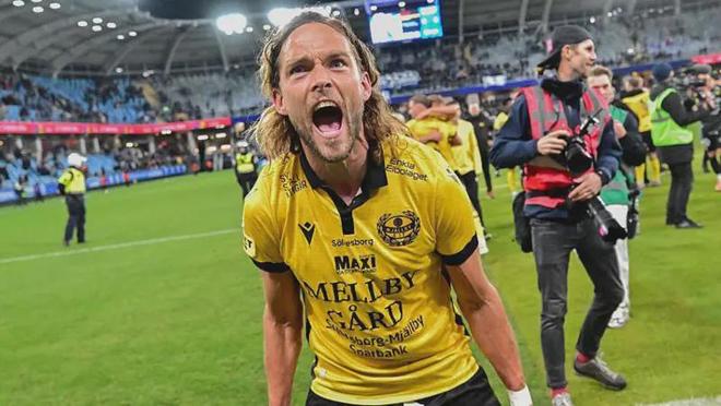 包含米亚尔比提前锁定瑞典超冠军队史首次夺冠的词条