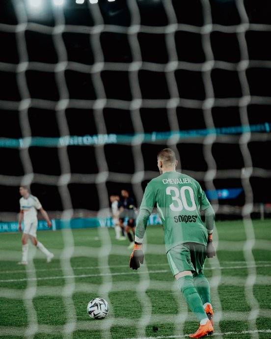 大巴黎与里尔门将舍瓦利耶达成协议转会费超4000万欧的简单介绍