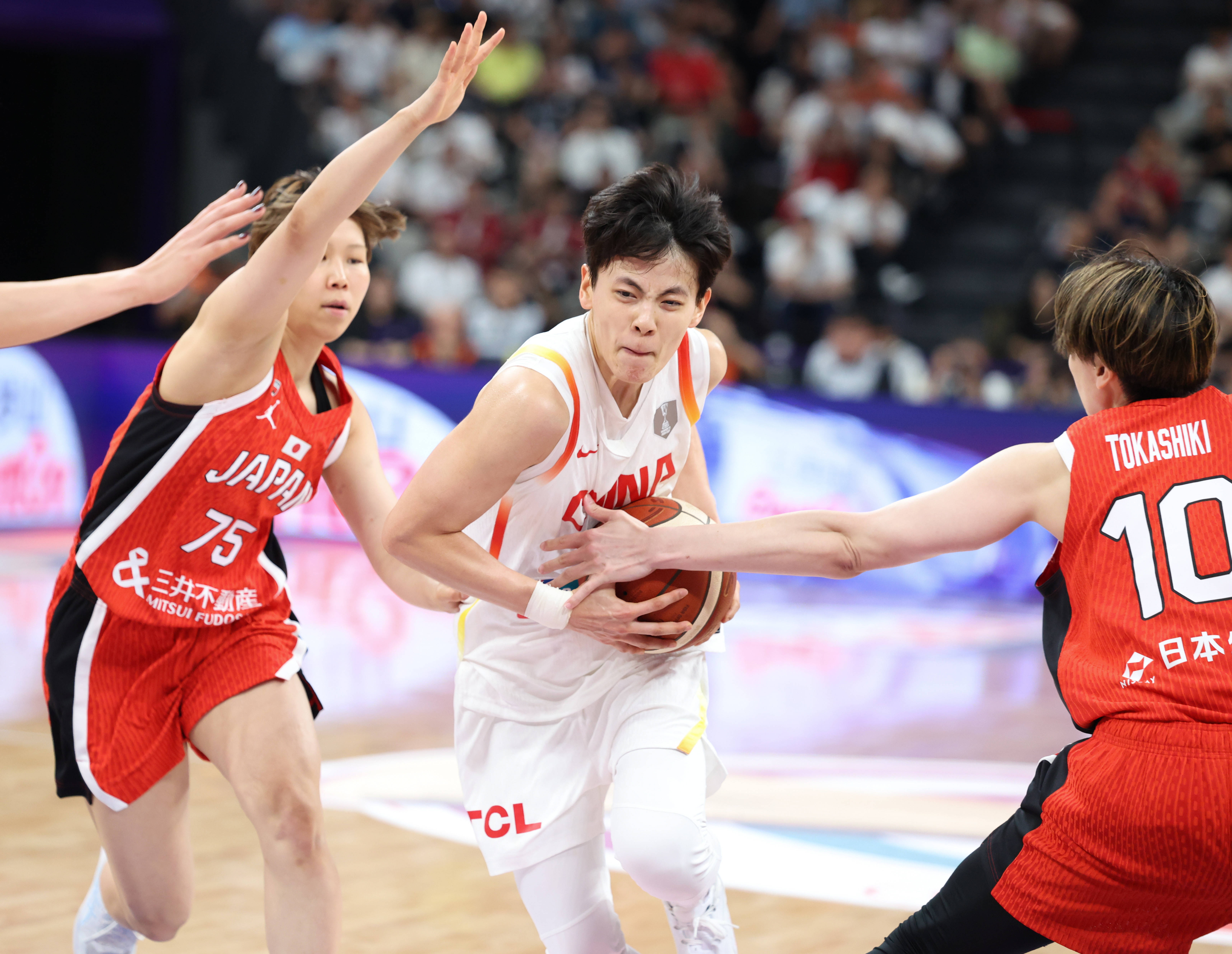 包含宫鲁鸣为亚洲杯女篮不敌日本揽责坦言临场指挥不足的词条