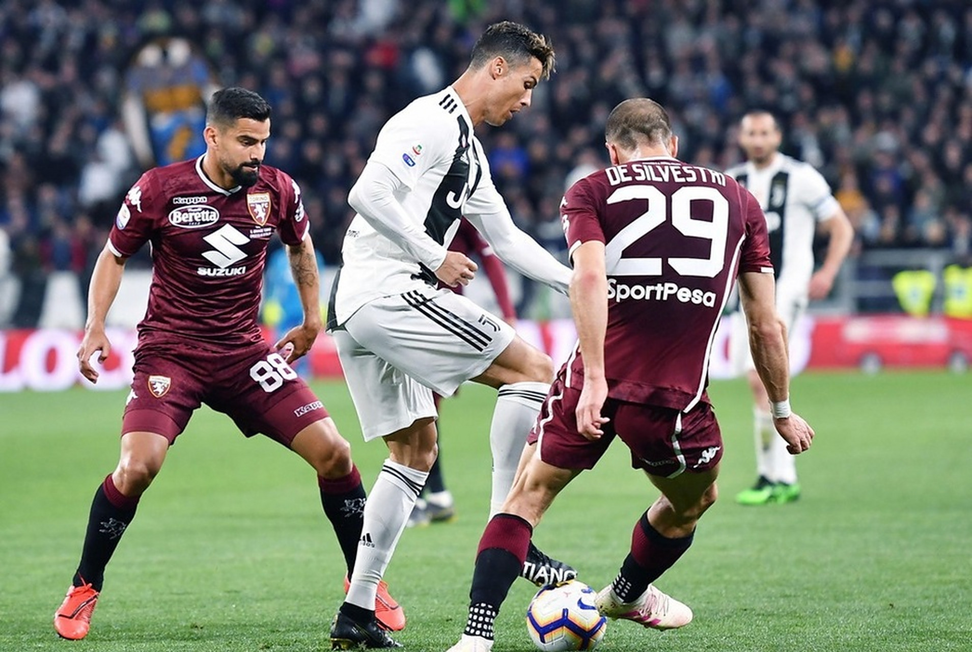 关于尤文0-0都灵无缘意甲3连胜尤文图斯德比战握手言和的信息